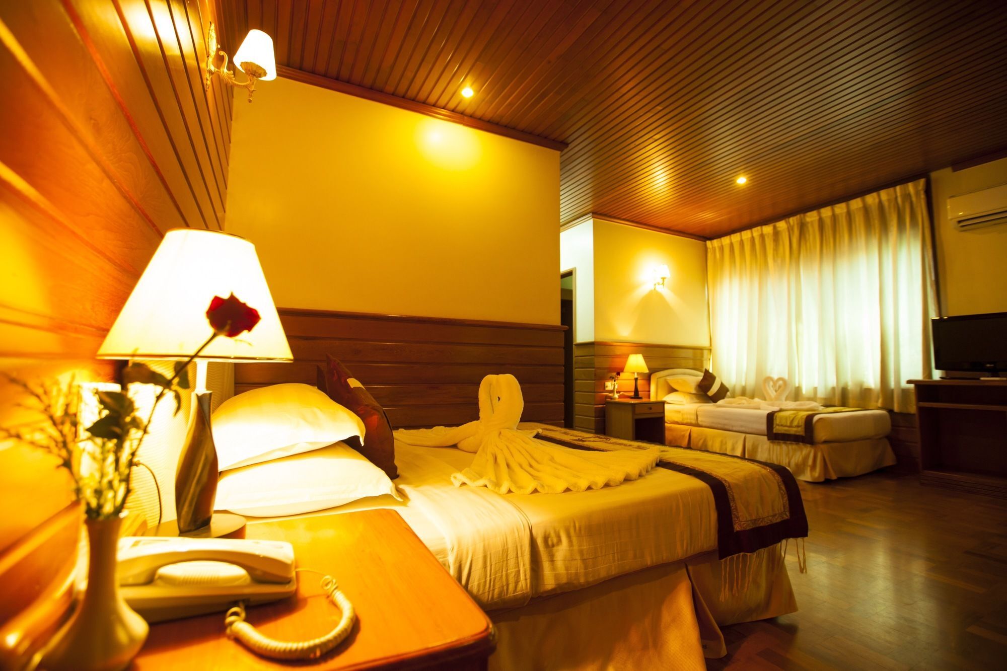 Hotel Queen Mandalaj Kültér fotó